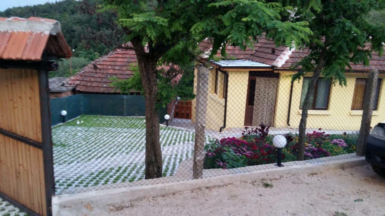 Guest House „Ivanovata House” Yanovets 외부 사진